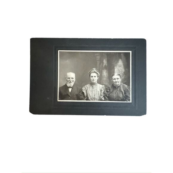 Antique Photograph Cabinet Card Ephemera B/W Unsigned Family Portrait 3 People - Picture 3 of 4